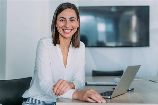 Adviseur van AvenDATA bespreekt HR- en salarisarchivering tijdens een persoonlijk expertgesprek